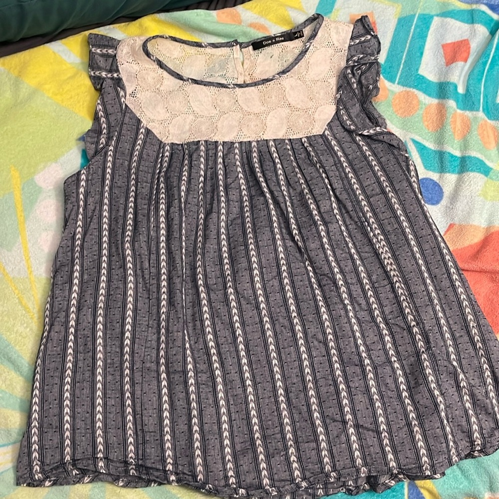 Doe and Rae cute sleeveless top